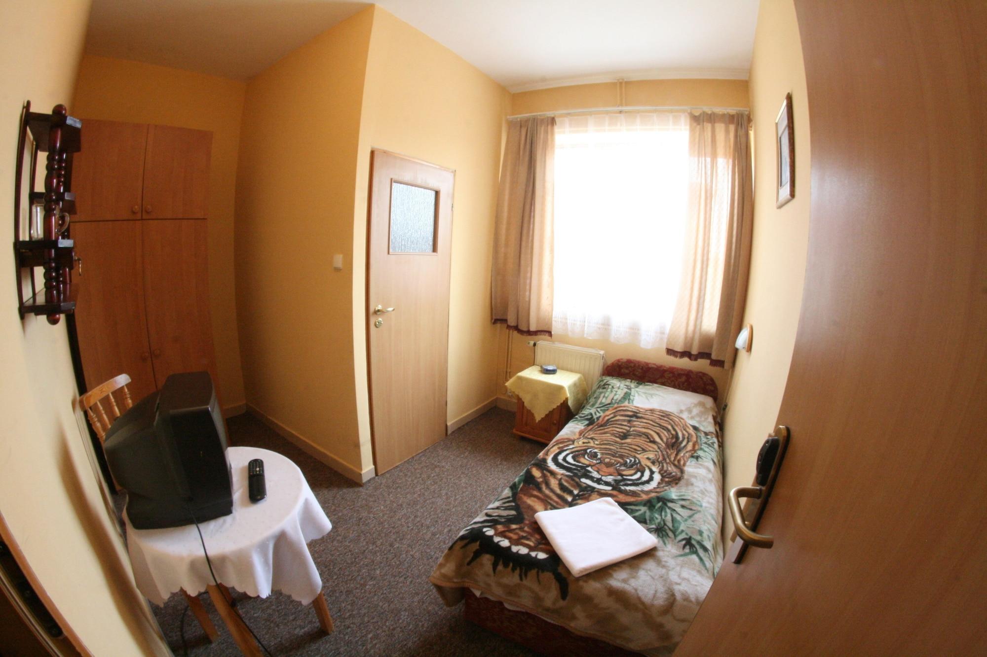 Hotel Daisy Budget Kraków Exteriör bild