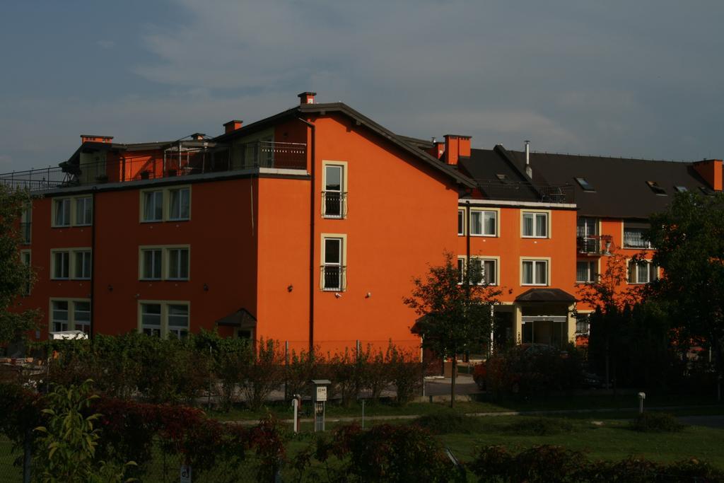 Hotel Daisy Budget Kraków Exteriör bild