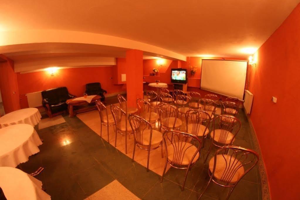 Hotel Daisy Budget Kraków Exteriör bild